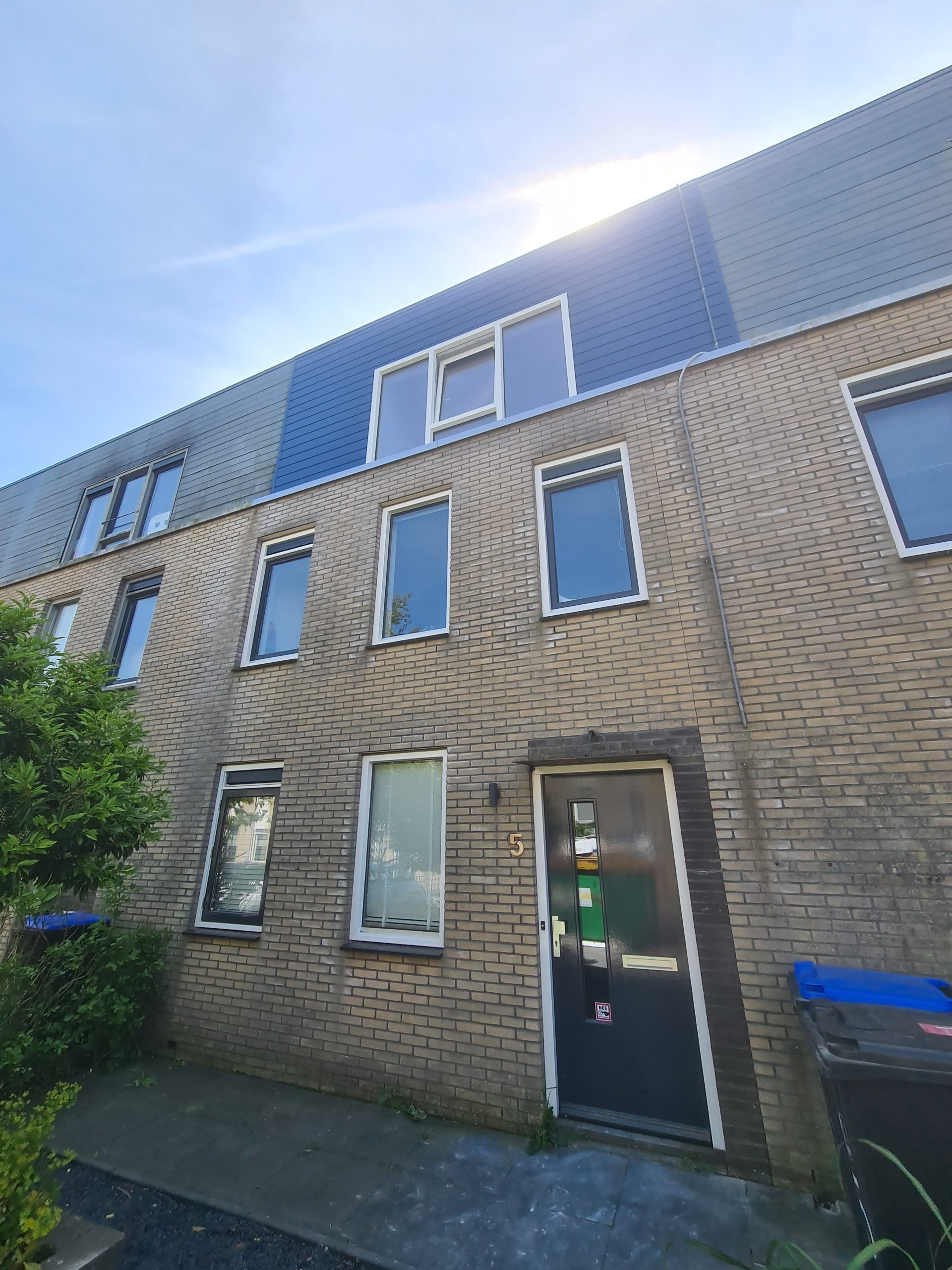 Uitbouw van het dak